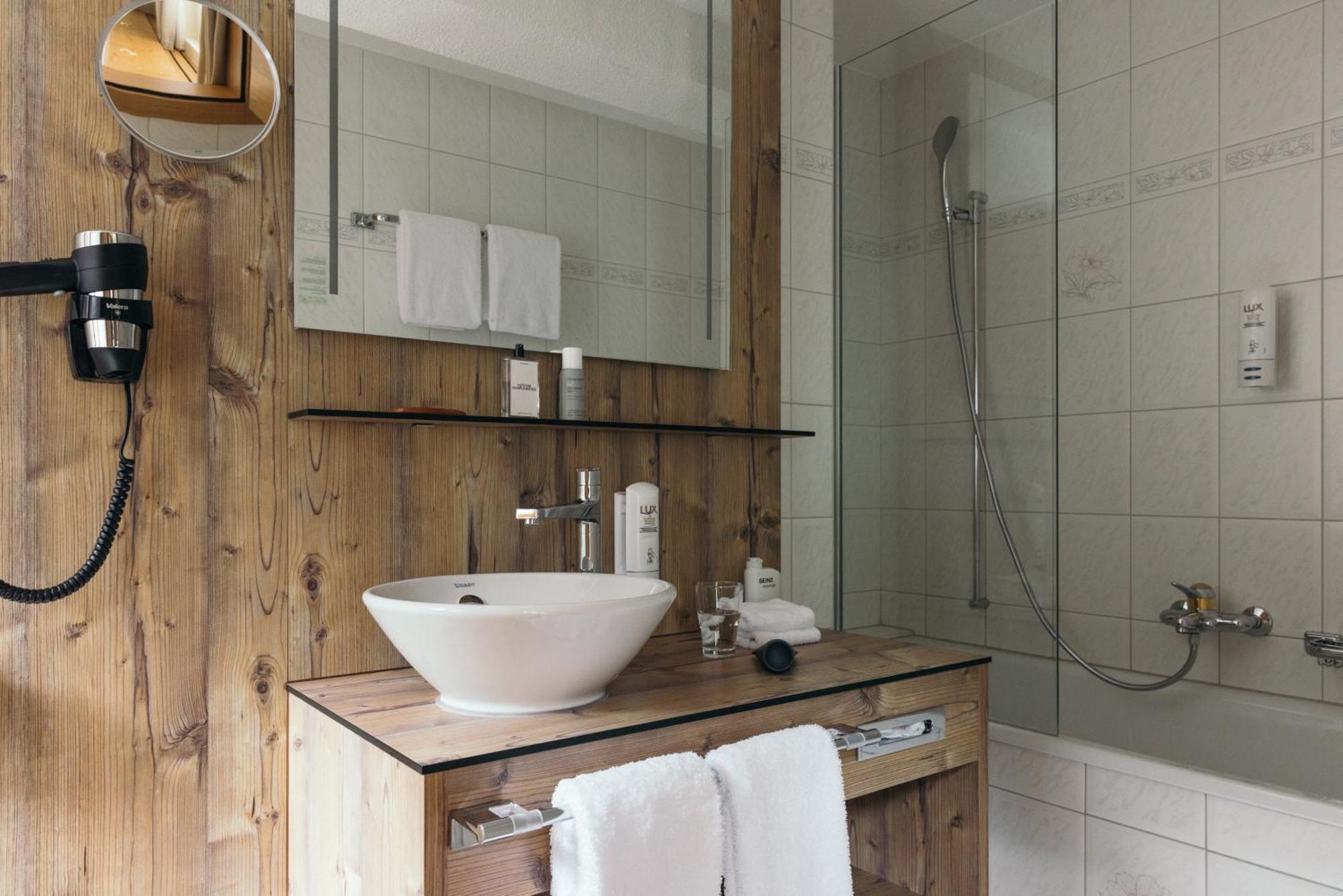 La Couronne Superior Hotel
